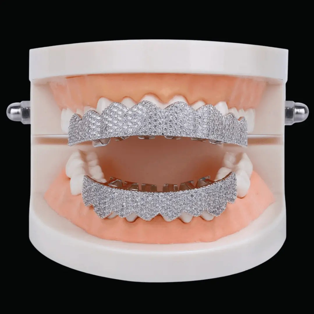 8 Teeth Fang Mouth Iced Out Grillz