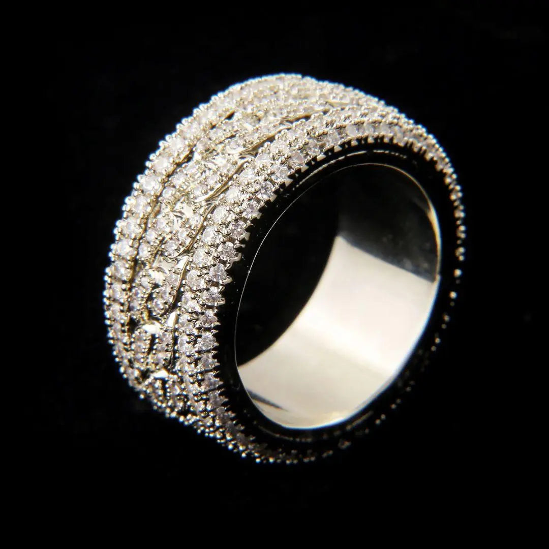 Spinnig Iced Out Ring