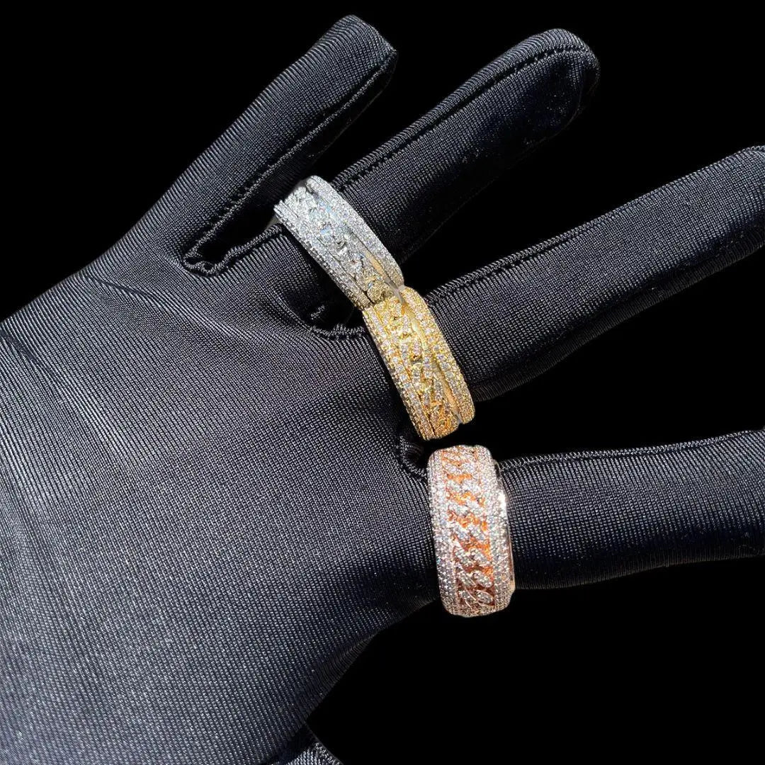 Spinnig Iced Out Ring